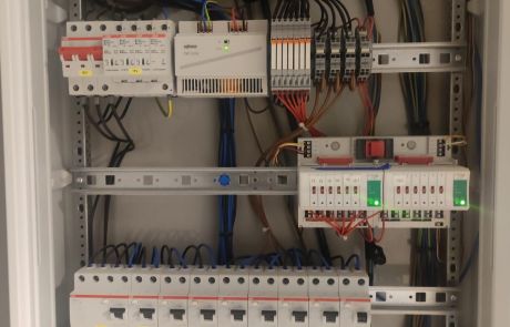 Kontroles panelis ēku automatizācijai
