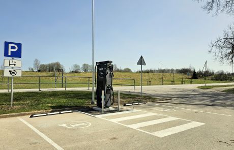 Elektriskā auto uzlāde
